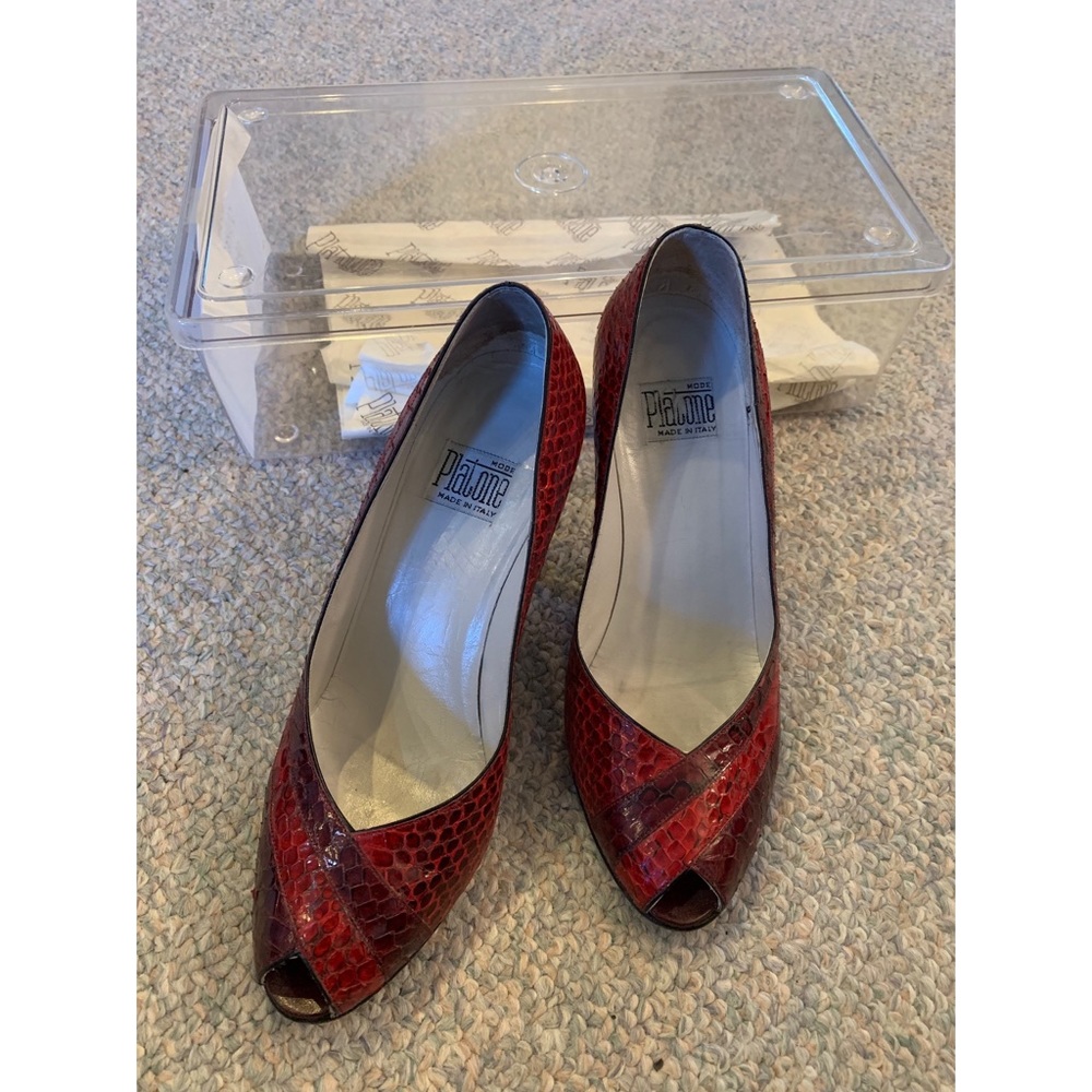 Red Reptile Texture Pumps